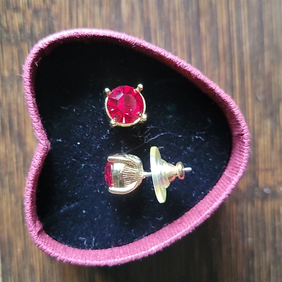⭐2/$15 NEW!! Garnet stud earrings - Picture 2 of 5